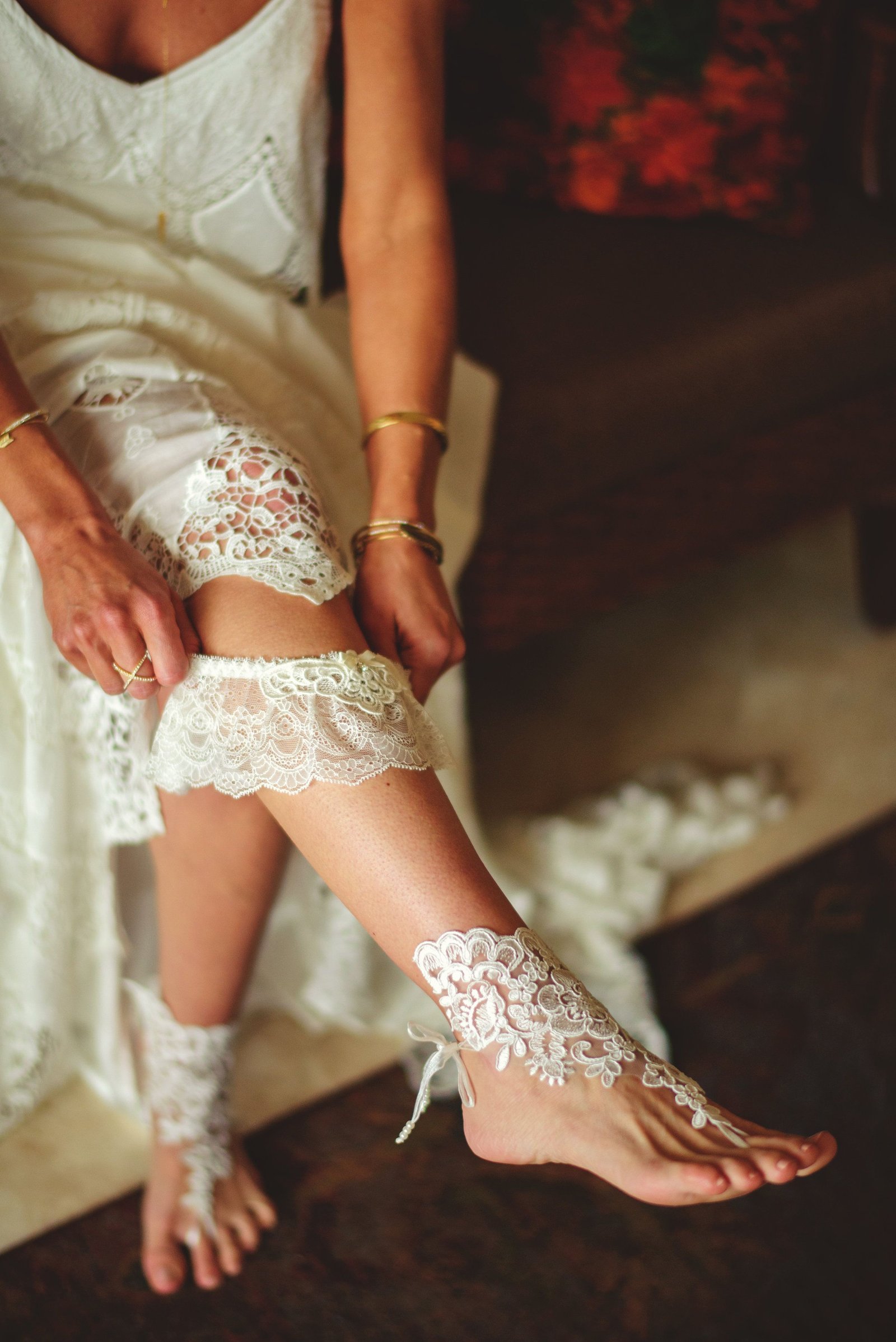 Bride putting on her garter on her wedding day in Cabo San Lucas