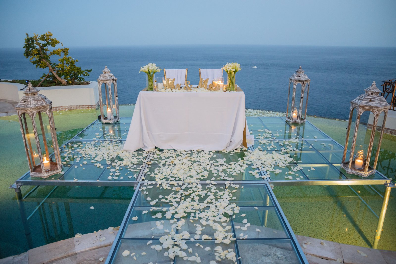 Sweetheart Table at VIlla de la Roca in Cabo Mexico designed by Cabo Wedding Services