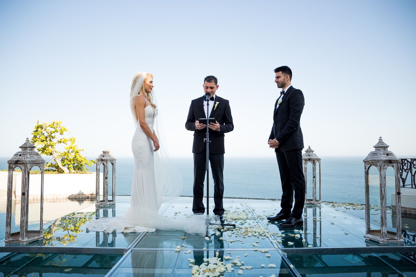Wedding ceremony at Villa la Roca Pedregal Los Cabos