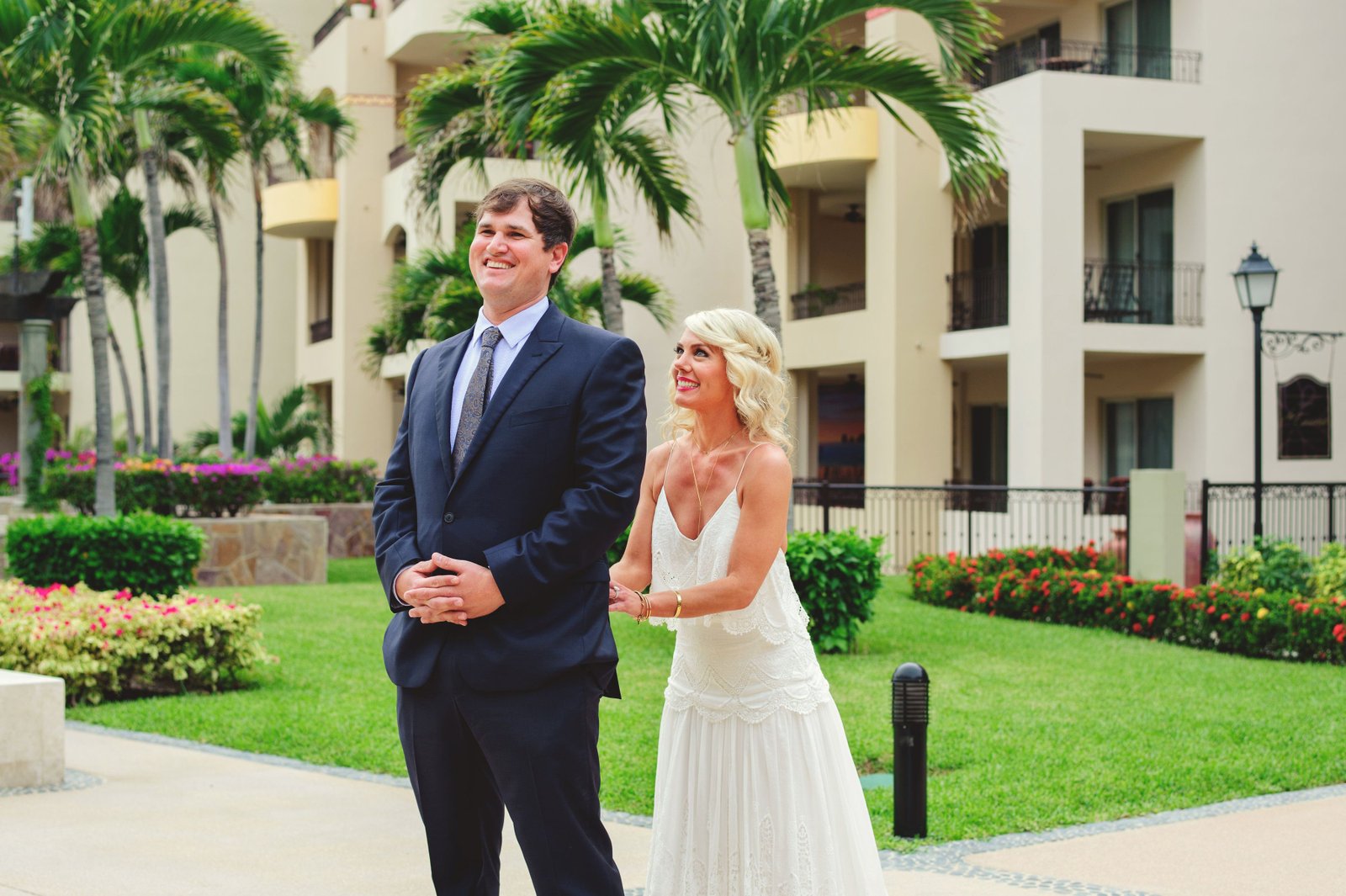 This wedding was at Villa del Arco and the bride and groom decided to do a First Look at the hotel to get a lot of photo´s in before ceremony and enjoy cocktil hour with their guests. They used Jason Mize Photography and he did a great job! This Hotel, Villa del Arco in Cabo San Lucas Mexico was a great Destination Wedding Venue and the wedding turned out perfect.