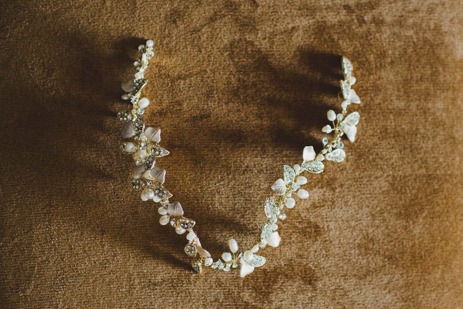 Hair piece worn by the Bride on her wedding day. She decided to go with something classy, and classic, for her wedding ceremony. She got married at the Evangelista church and then enjoyed her wedding Reception at Villa del Palmar, in Los Cabos Mexico.