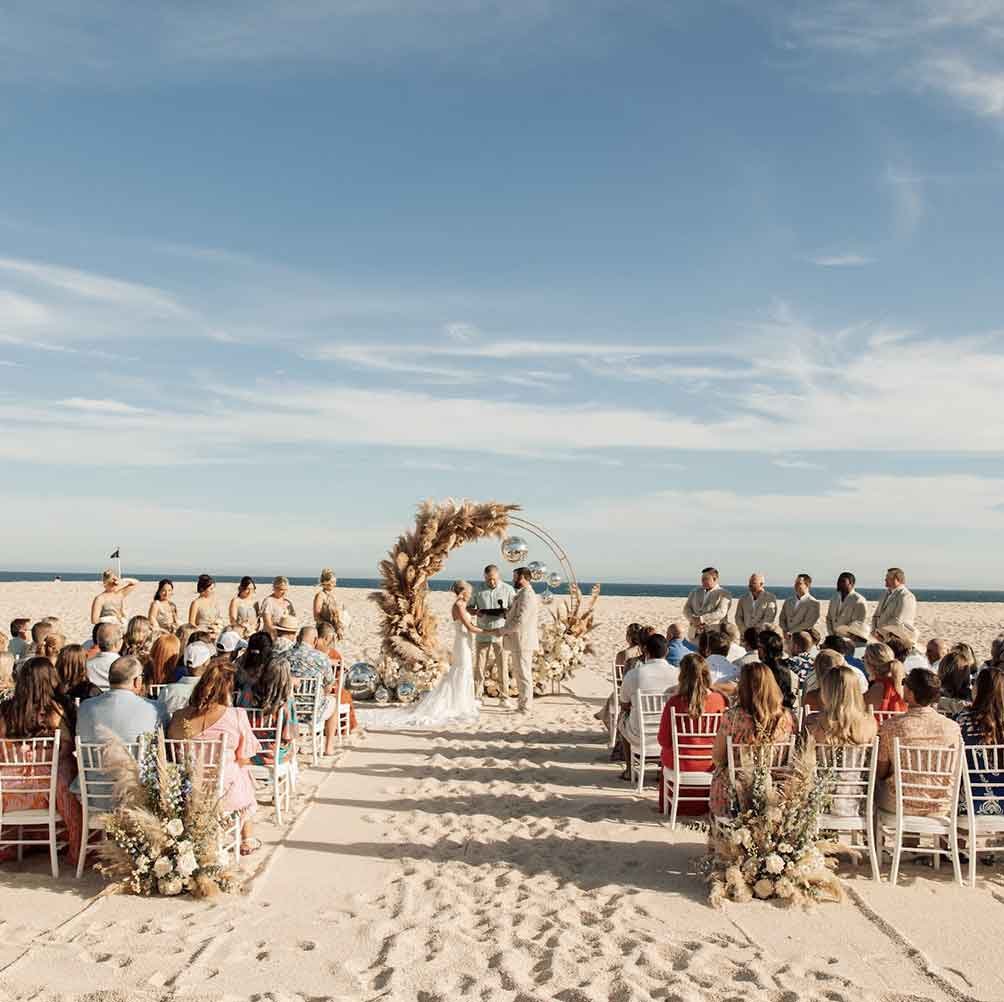 Wedding photo of Traci and Taylor, celebrating their destination wedding in Cabo planned by us.